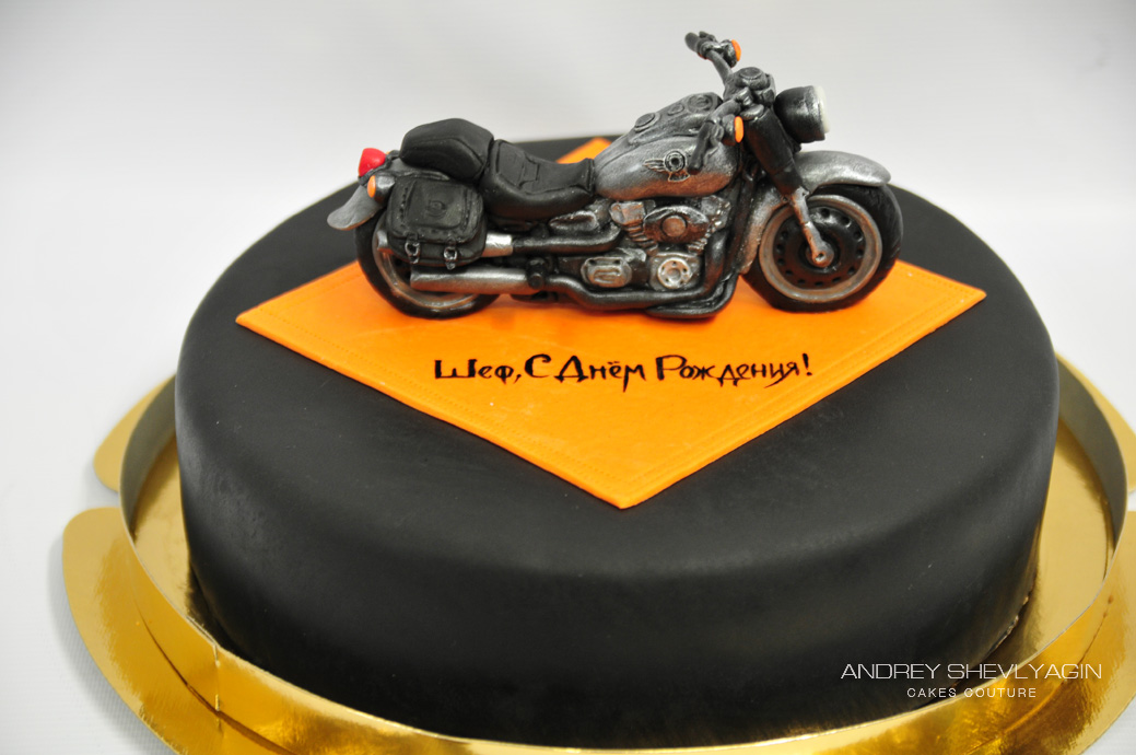 Подарок в день рождения андрею. Торт для Андрея. Торт с шоколадным мотоциклом. Торт для Андрея фото.